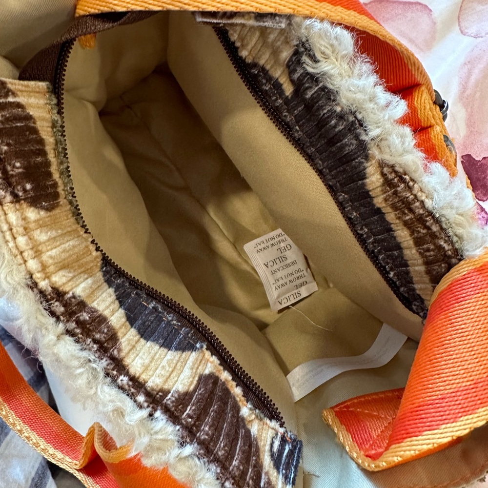New with tags urban outfitters cross body bag. Camo and orange - Picture 3 of 3
